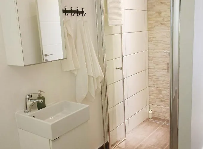 3 Bedrooms With Ensuite Bathrooms Apartment