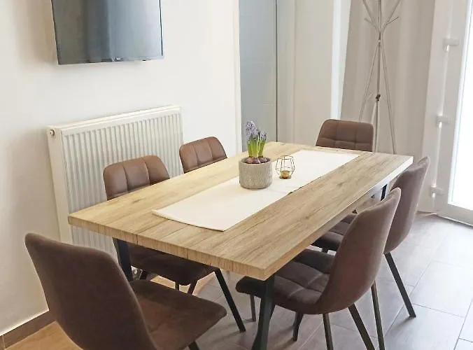 3 Bedrooms With Ensuite Bathrooms Apartment