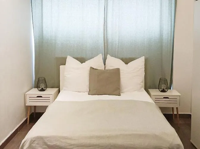 Apartment 3 Bedrooms With Ensuite Bathrooms *